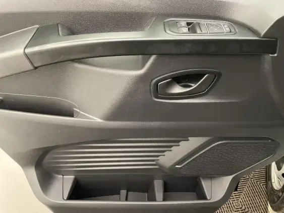 RENAULT TRAFIC FG III - voiture d'occasion - Photo 19