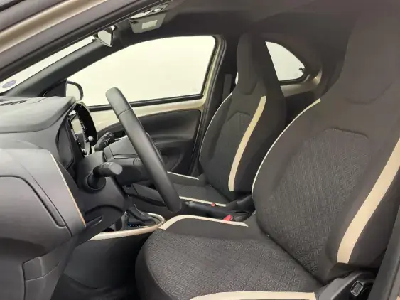 TOYOTA AYGO X - voiture d'occasion - Photo 18