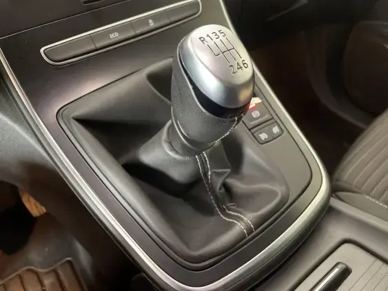 RENAULT SCENIC IV - voiture d'occasion - Photo 17