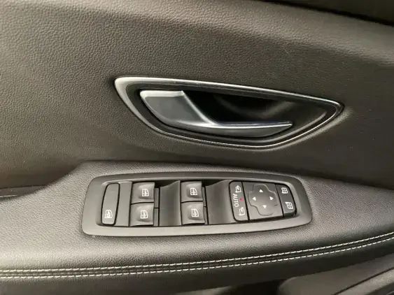 RENAULT SCENIC IV - voiture d'occasion - Photo 17