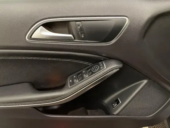MERCEDES-BENZ CLASSE GLA - voiture d'occasion - Photo 19