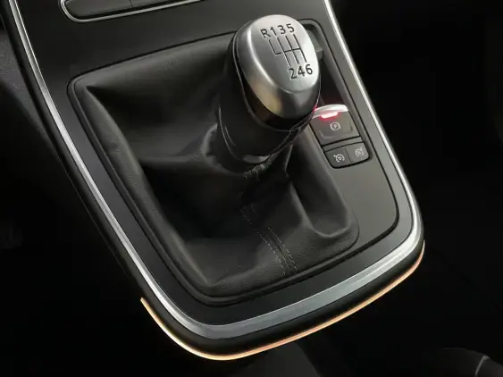 RENAULT SCENIC IV - voiture d'occasion - Photo 21