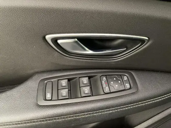 RENAULT SCENIC IV - voiture d'occasion - Photo 21