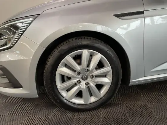 RENAULT MEGANE IV - voiture d'occasion - Photo 23