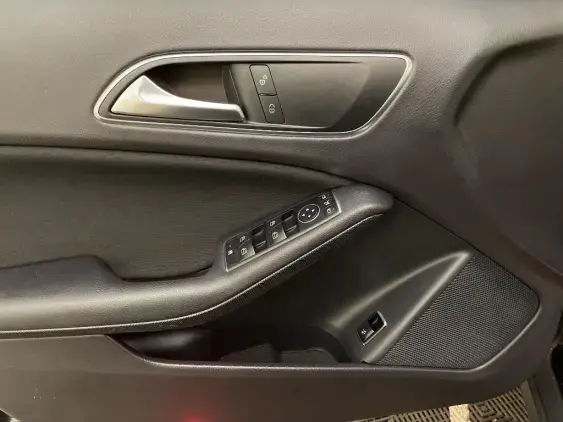 MERCEDES-BENZ CLASSE GLA - voiture d'occasion - Photo 19