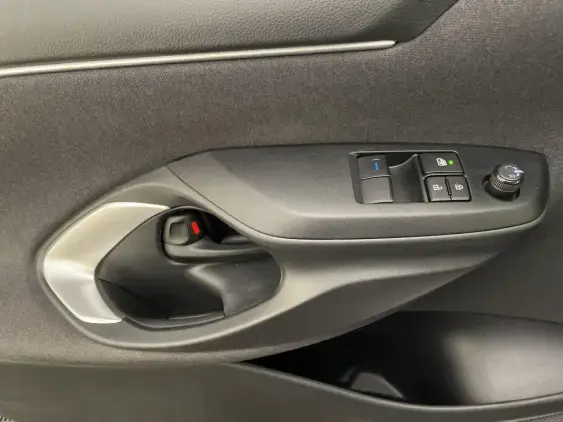 TOYOTA YARIS IV - voiture d'occasion - Photo 17