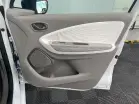 RENAULT ZOE - Photo 18