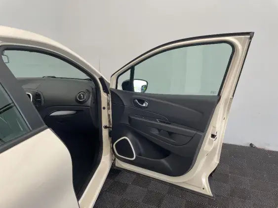 RENAULT CAPTUR - voiture d'occasion - Photo 19