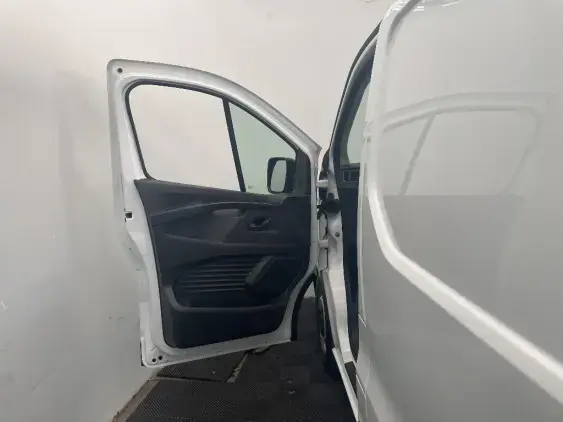 RENAULT TRAFIC FG III - voiture d'occasion - Photo 17