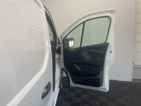 RENAULT TRAFIC FG III - voiture d'occasion - Photo 18