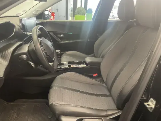 PEUGEOT 2008 II - voiture d'occasion - Photo 17