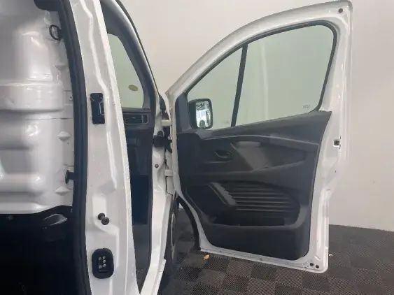 RENAULT TRAFIC FG III - voiture d'occasion - Photo 18