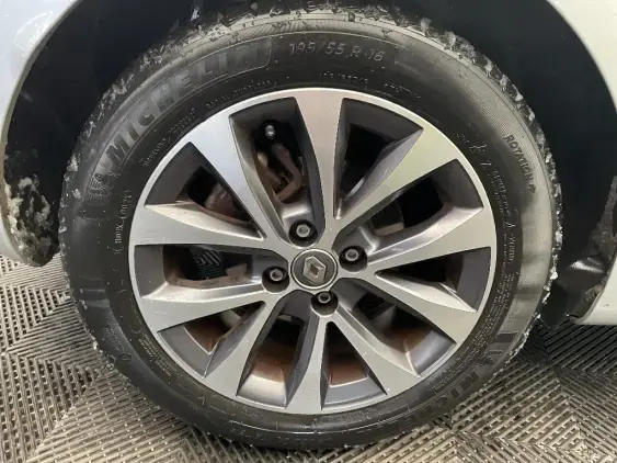 RENAULT CLIO V - voiture d'occasion - Photo 23