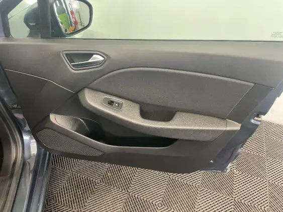 RENAULT CLIO V - voiture d'occasion - Photo 17