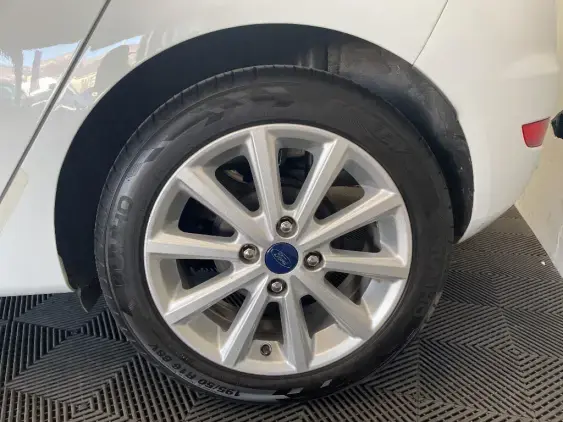 FORD FIESTA VI - voiture d'occasion - Photo 24