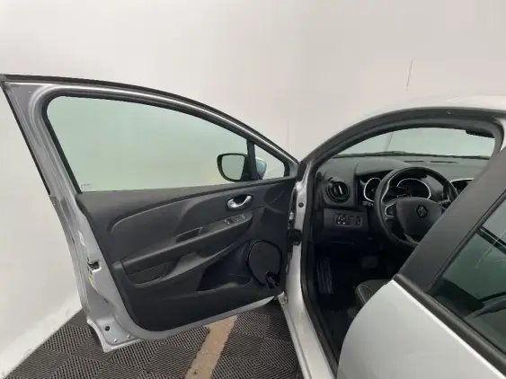 RENAULT CLIO IV - voiture d'occasion - Photo 18