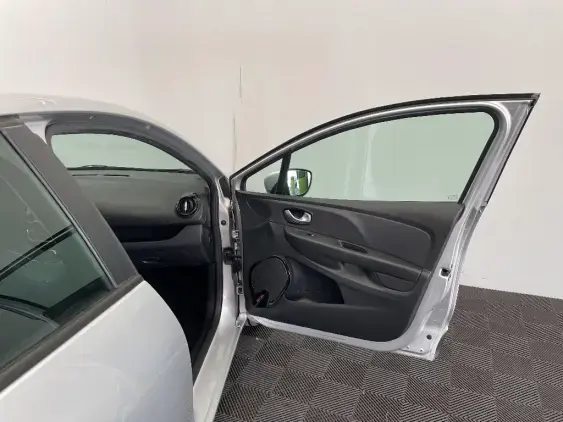 RENAULT CLIO IV - voiture d'occasion - Photo 19