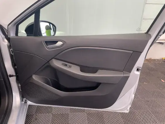 RENAULT CLIO V - voiture d'occasion - Photo 19