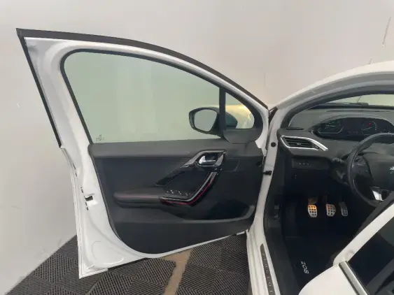 PEUGEOT 208 - voiture d'occasion - Photo 19