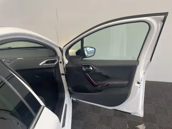 PEUGEOT 208 - voiture d'occasion - Photo 20