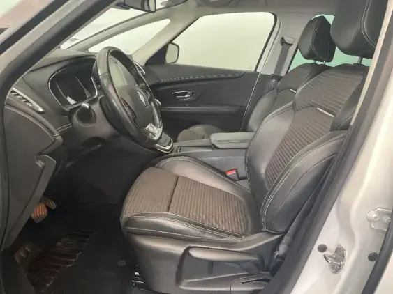 RENAULT SCENIC IV - voiture d'occasion - Photo 18