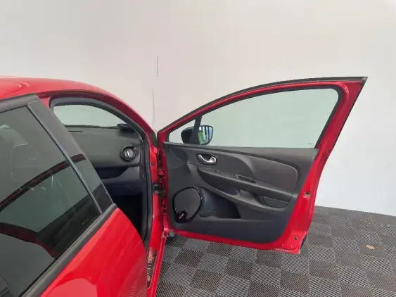 RENAULT CLIO IV - voiture d'occasion - Photo 19