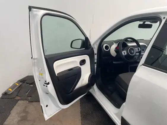 RENAULT TWINGO III - voiture d'occasion - Photo 17