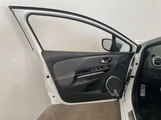 RENAULT CLIO IV - voiture d'occasion - Photo 19