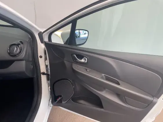 RENAULT CLIO IV - voiture d'occasion - Photo 19