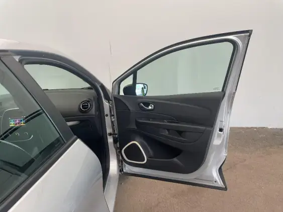 RENAULT CAPTUR - voiture d'occasion - Photo 19
