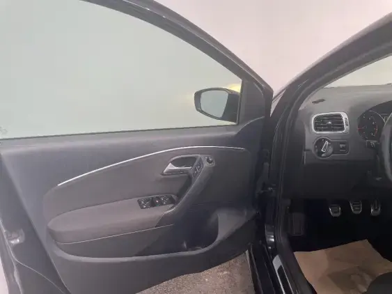 VOLKSWAGEN POLO V - voiture d'occasion - Photo 19