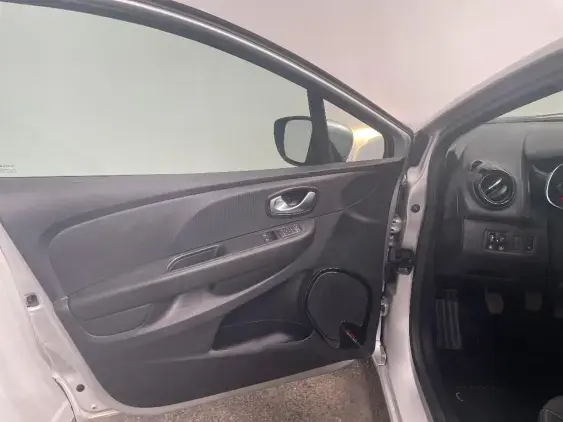 RENAULT CLIO IV - voiture d'occasion - Photo 19