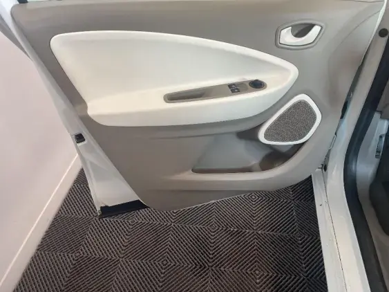 RENAULT ZOE - voiture d'occasion - Photo 19