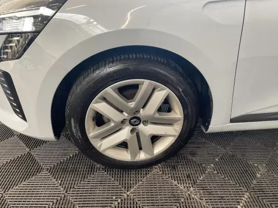 RENAULT CLIO V - voiture d'occasion - Photo 23