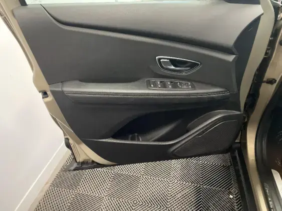 RENAULT SCENIC IV - voiture d'occasion - Photo 19