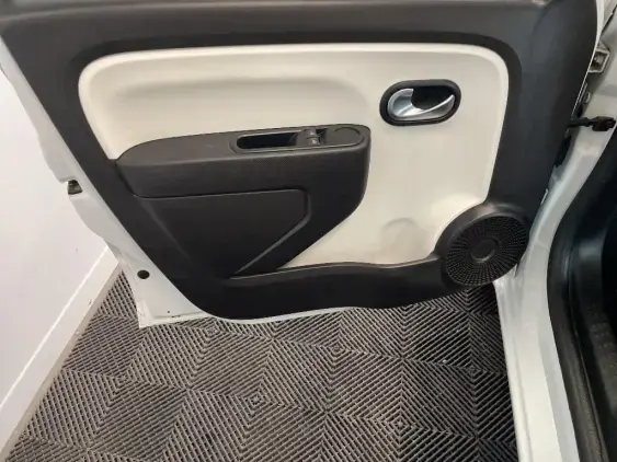 RENAULT TWINGO III - voiture d'occasion - Photo 19