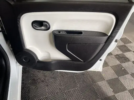 RENAULT TWINGO III - voiture d'occasion - Photo 20