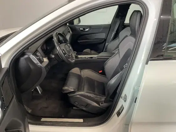 VOLVO XC60 II - voiture d'occasion - Photo 18