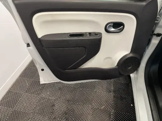 RENAULT TWINGO III - voiture d'occasion - Photo 19