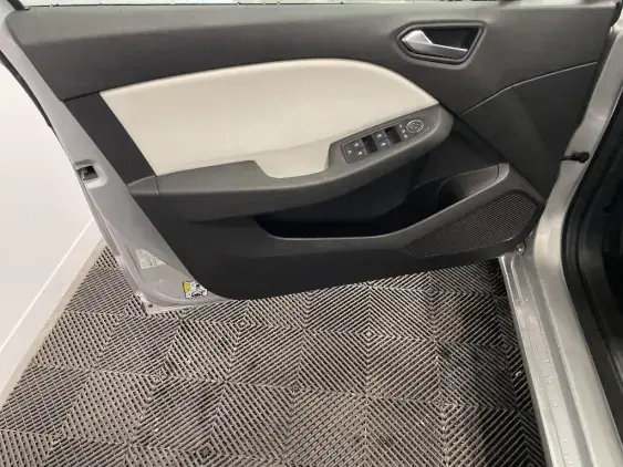 RENAULT CLIO V - voiture d'occasion - Photo 19