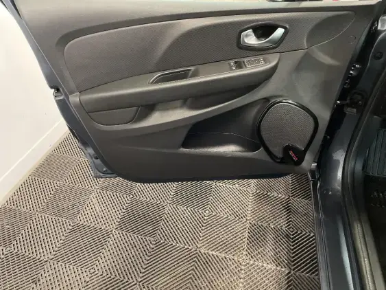 RENAULT CLIO IV - voiture d'occasion - Photo 19