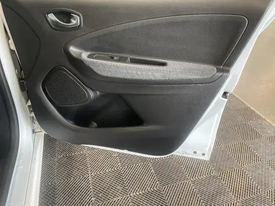 RENAULT ZOE - voiture d'occasion - Photo 20