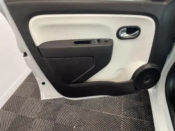 RENAULT TWINGO III - voiture d'occasion - Photo 19