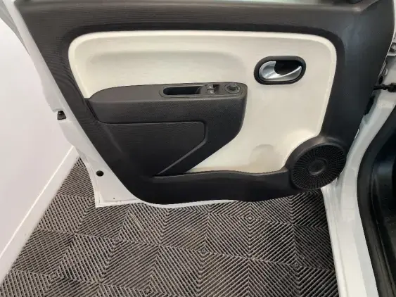 RENAULT TWINGO III - voiture d'occasion - Photo 19