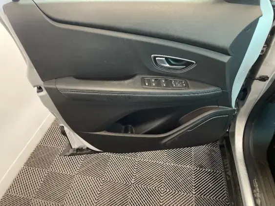 RENAULT SCENIC IV - voiture d'occasion - Photo 19