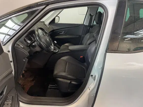 RENAULT SCENIC IV - voiture d'occasion - Photo 18