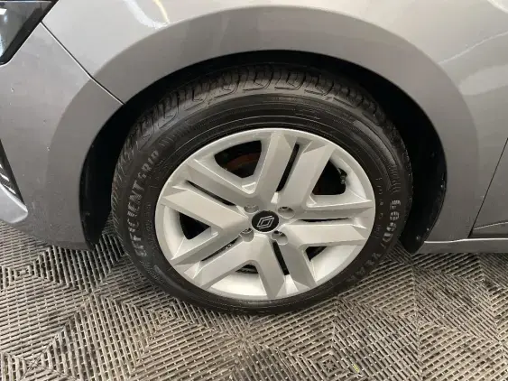 RENAULT CLIO V - voiture d'occasion - Photo 23