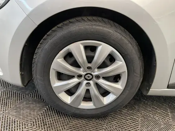 RENAULT CLIO V - voiture d'occasion - Photo 23