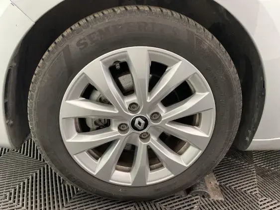 RENAULT CLIO V - voiture d'occasion - Photo 23