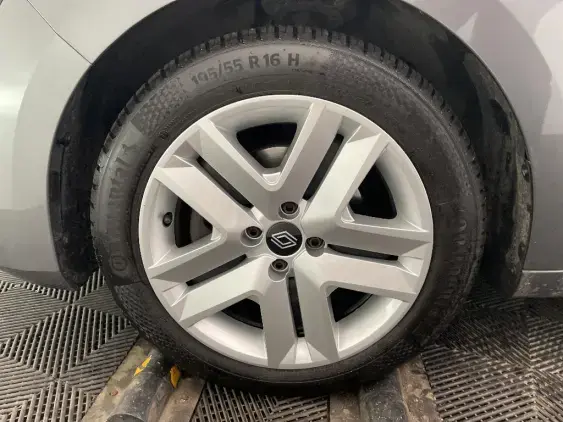 RENAULT CLIO V - voiture d'occasion - Photo 23